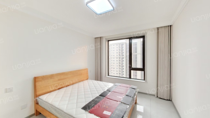 高铁新干线南北通透的户型， 中高楼层 主卧客厅朝南-卧室A