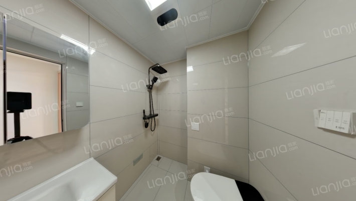 此房满二税少 中高楼层 全天采光无遮挡 精装未住-卫生间