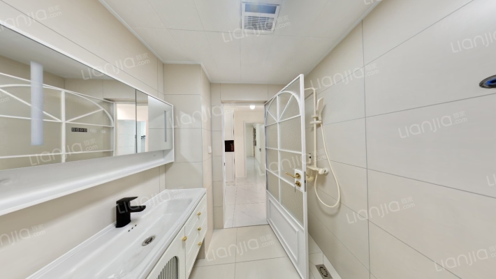 精装修 中楼层 满二 拎包入住 未住 看房方便-卫生间