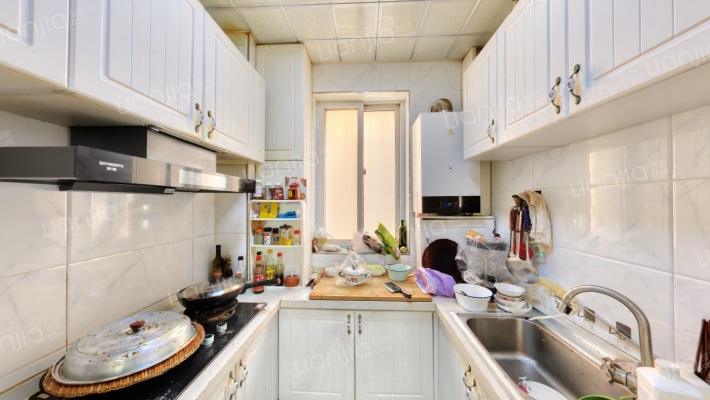 市区南北双通透两居室，一层带院子，自住精装-厨房