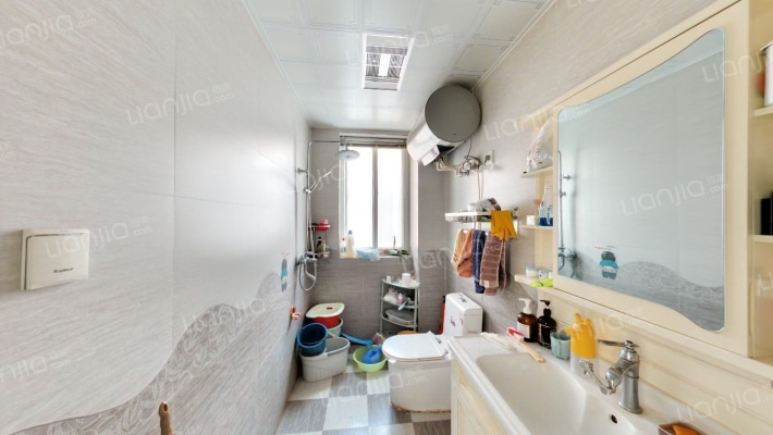 市区南北双通透两居室，一层带院子，自住精装-卫生间