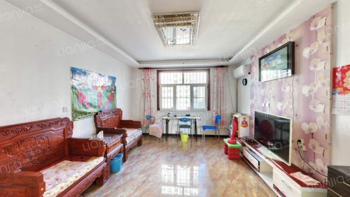 联合小区七号院，小区环境好，车位充足，停车方便-客厅