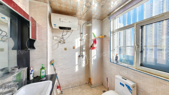 联合小区七号院，小区环境好，车位充足，停车方便-卫生间