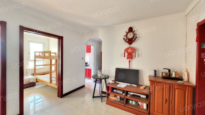 总价低，带电梯，旁边就是饭店，在万达西侧，-客厅