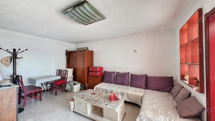 总价低，带电梯，旁边就是饭店，在万达西侧，-客厅