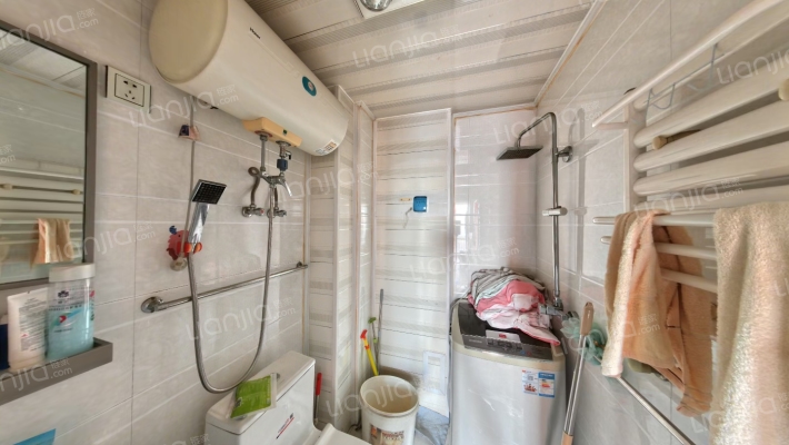 总价低，带电梯，旁边就是饭店，在万达西侧，-卫生间