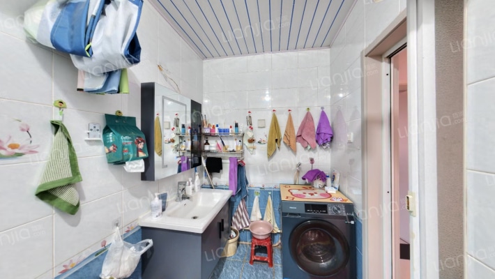 二康南 建设路上 精装修  南北通透 两居-卫生间