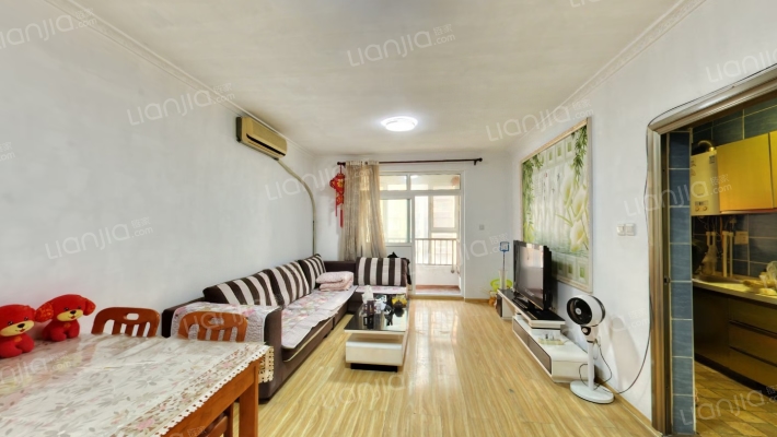 房源户型方正   采光全天   交通便利-客厅