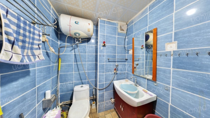 房源户型方正   采光全天   交通便利-卫生间