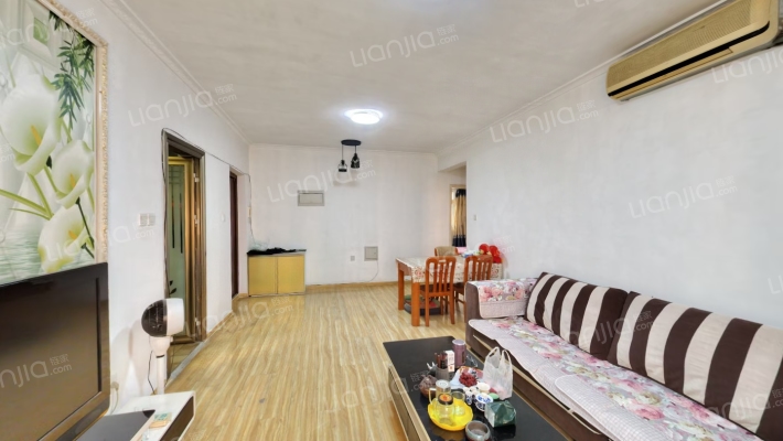 房源户型方正   采光全天   交通便利-客厅