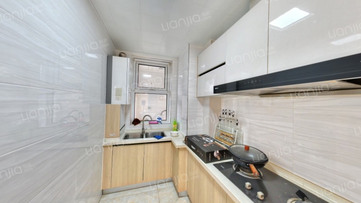 香邑溪谷精装，南北通透的两居，本满二年。-厨房