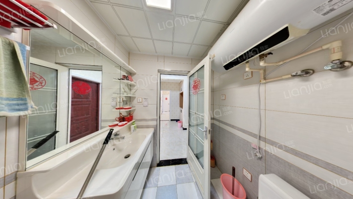 香邑溪谷精装，南北通透的两居，本满二年。-卫生间