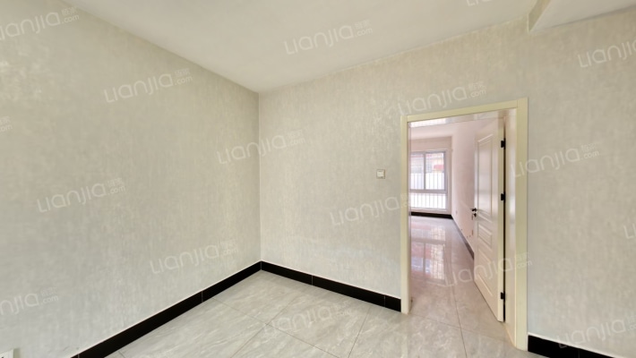 独栋别墅，边户，纯南大院子，方正，视野开阔。-餐厅