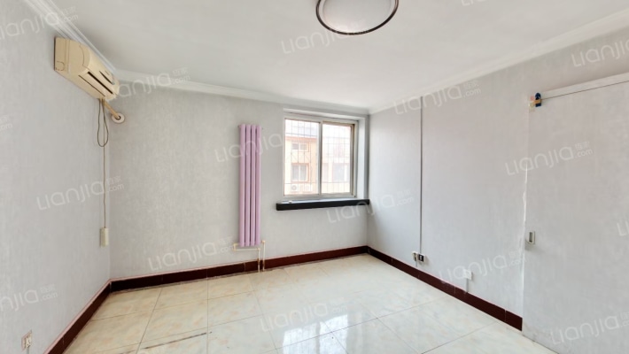 独栋别墅，边户，纯南大院子，方正，视野开阔。-卧室E