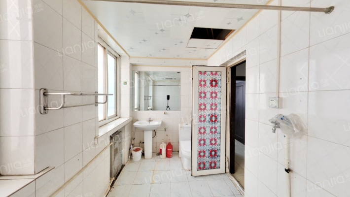 独栋别墅，边户，纯南大院子，方正，视野开阔。-卫生间B