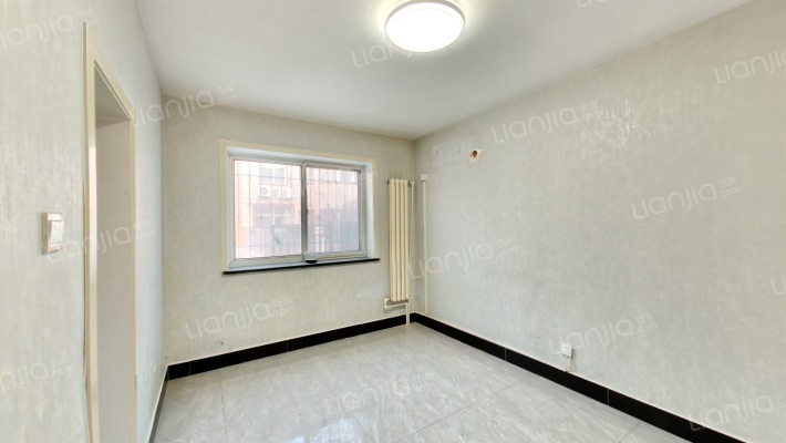 独栋别墅，边户，纯南大院子，方正，视野开阔。-餐厅