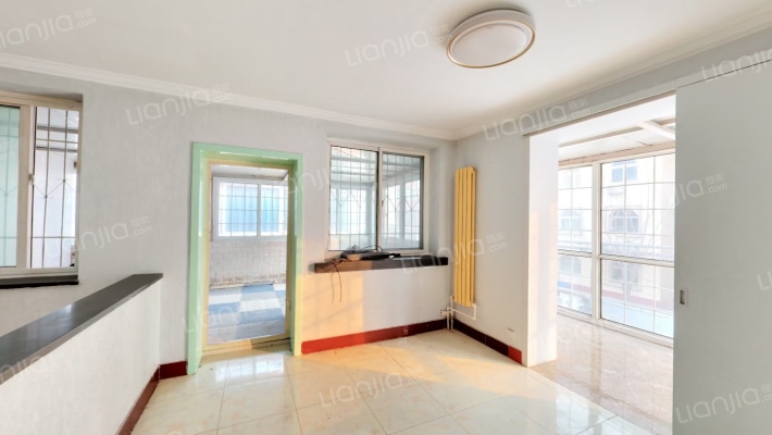 独栋别墅，边户，纯南大院子，方正，视野开阔。-客厅B