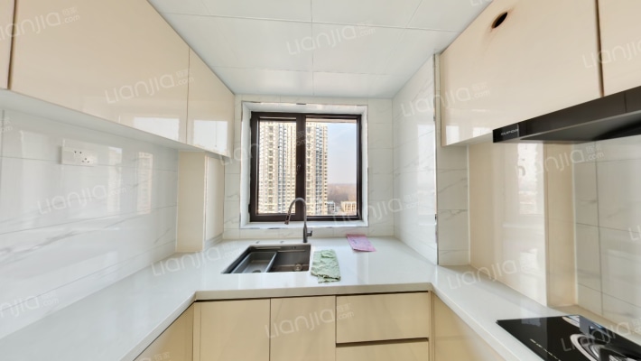 此房南北通透 样板间格局 楼层中上 采光不错 诚意出售-厨房