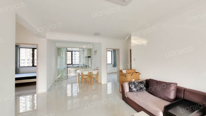 此房南北通透 样板间格局 楼层中上 采光不错 诚意出售-客厅