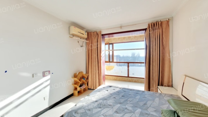 宏远景园  南北通透  大三居  房本满五-卧室A