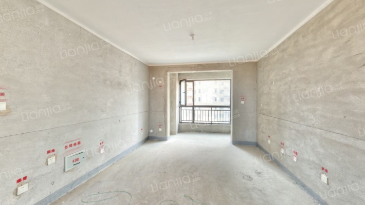 三居南北通透 样板间户型，户型方正，高楼层无遮挡-客厅