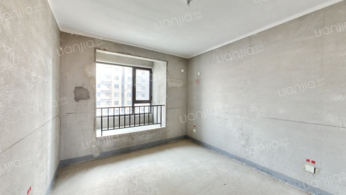 三居南北通透 样板间户型，户型方正，高楼层无遮挡-卧室C