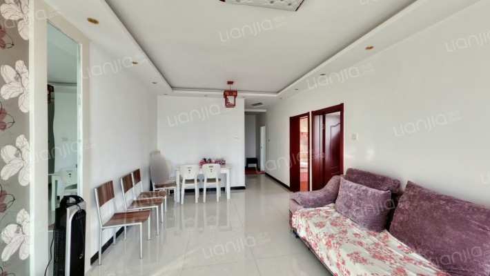 凯旋门朝南两居，房产证满五，带装修-客厅