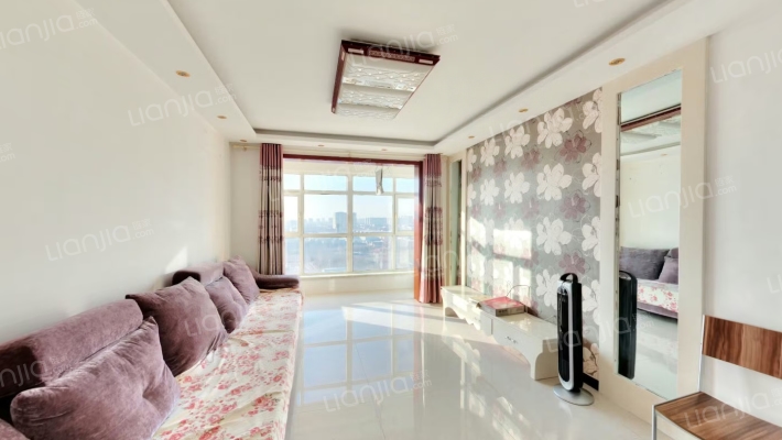 凯旋门朝南两居，房产证满五，带装修-客厅