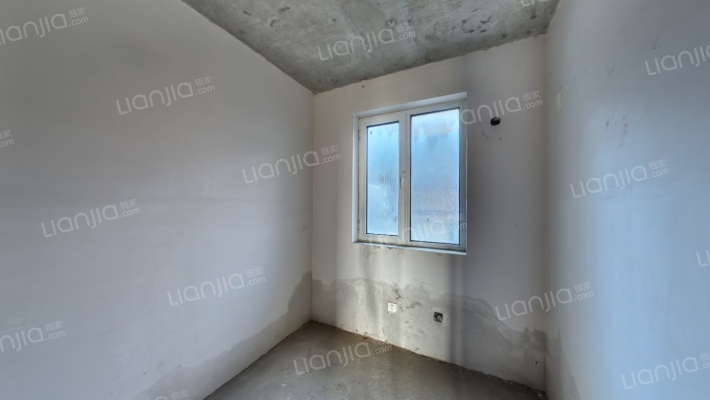 房子是南北通透三居室， 户型好居住舒适-卧室C