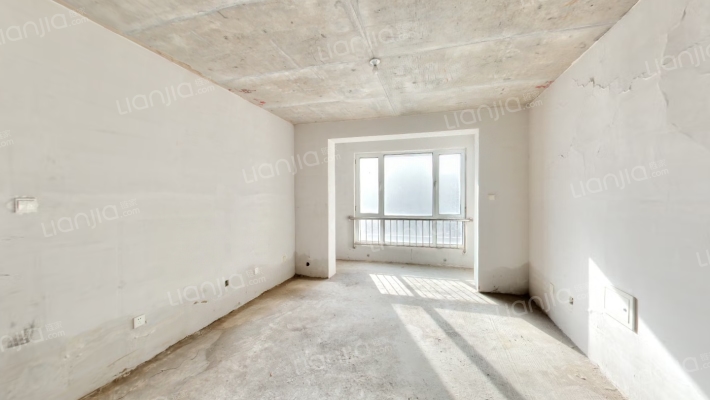 房子是南北通透三居室， 户型好居住舒适-客厅