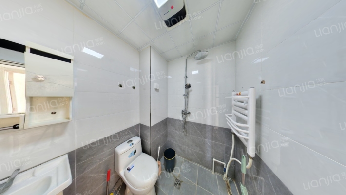 南北通透大两居可三居 满五唯一 好楼层-卫生间B