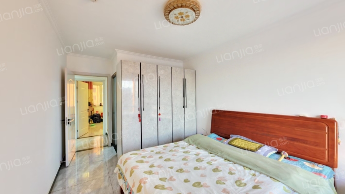 精装三居  房本满二   南北通透-卧室A