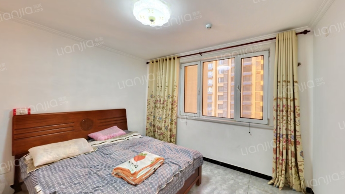 精装三居  房本满二   南北通透-卧室C