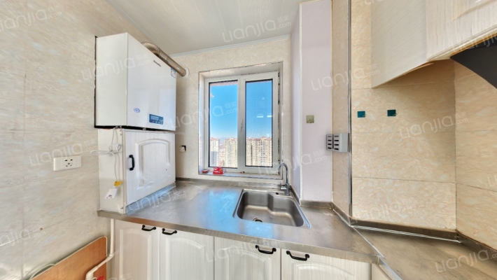 精装南北通透三居室顶层挑高高视野好-厨房