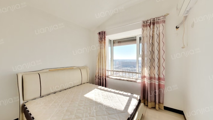 精装南北通透三居室顶层挑高高视野好-卧室C