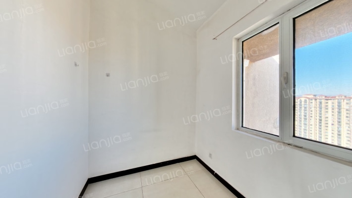 精装南北通透三居室顶层挑高高视野好-卧室A