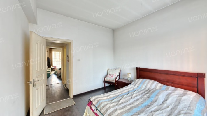 名流丽苑 4室2厅 南 北-卧室C