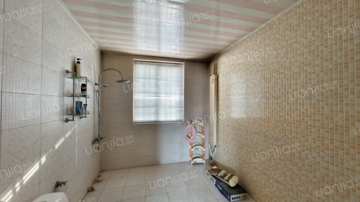 名流丽苑 4室2厅 南 北-卫生间B