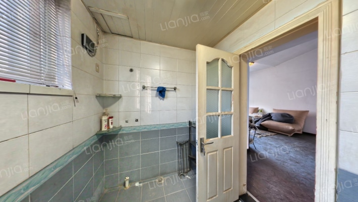 名流丽苑 4室2厅 南 北-卫生间C