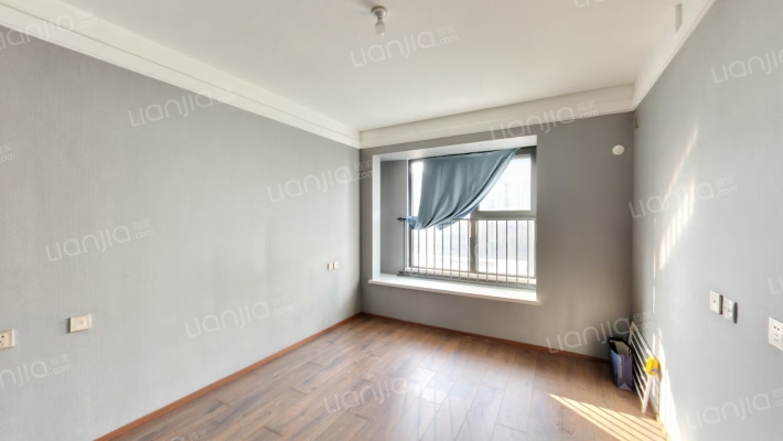 精装修，南北通透户型，楼层好，视野佳-卧室A