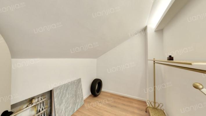 自住精装修 带阁楼 中高楼层 全天采光-卫生间B