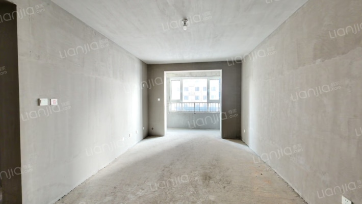 天保南北通好两居.业主诚意出.毛坯好、楼层-客厅