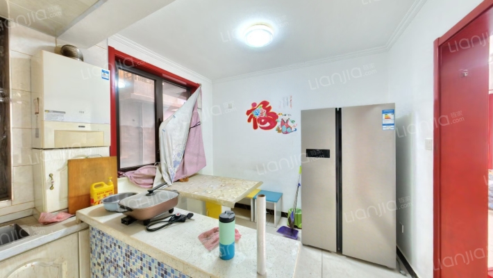 满两年 带装修 诚意卖 有车位 看房随时-厨房