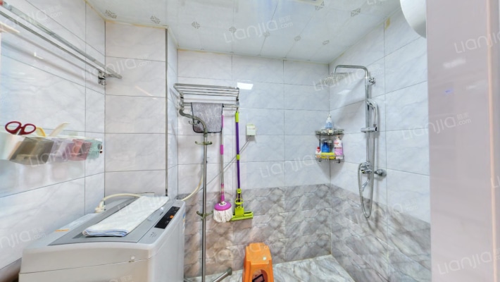 鸿坤理想湾，精装大两居，房本满五-卫生间