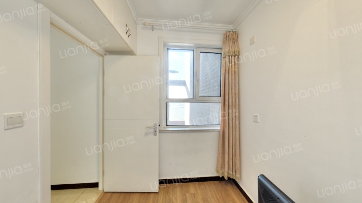 精装修拎包入住  中间楼层无遮挡 视野开阔采光充足-卧室A