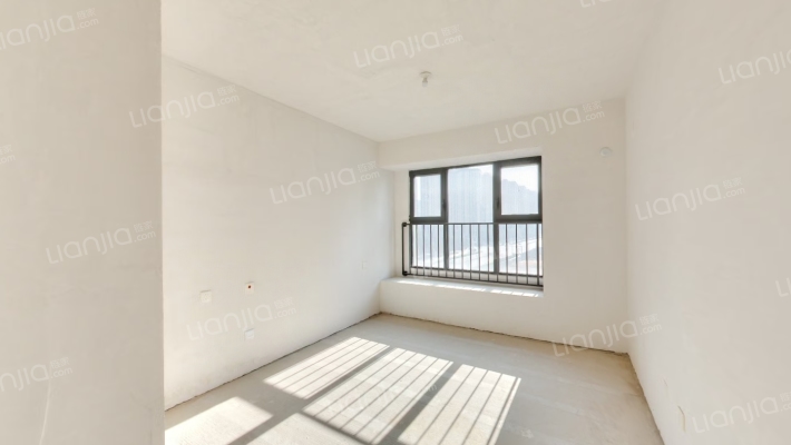 华远二期急售房源的四叶草户型，南北通采光好，双明卫-卧室B