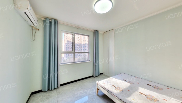 业主急售，精装修南北通透三居，拎包入住-卧室B