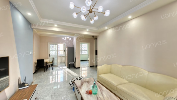 业主急售，精装修南北通透三居，拎包入住-客厅