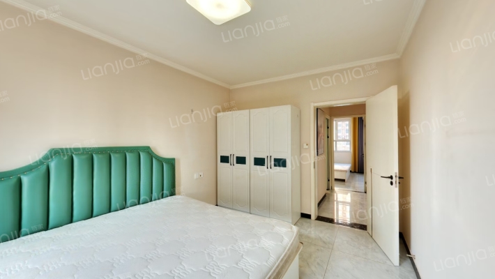 业主急售，精装修南北通透三居，拎包入住-卧室A