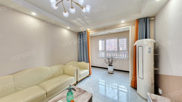 业主急售，精装修南北通透三居，拎包入住-客厅